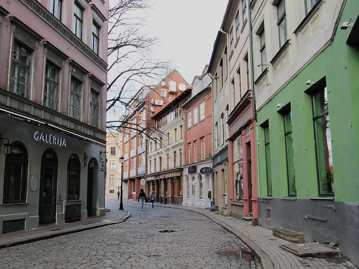 Улица Яуниела. Рига. Улица где снимали фильмы Шерлок Холмс и Доктор Ватсон