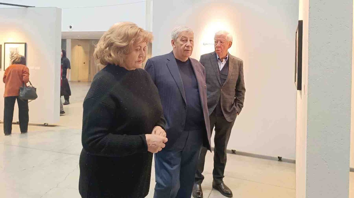    Экс-мэр Екатеринбурга Аркадий Чернецкий (в центре), спикер Заксобрания региона Людмила Бабушкина (впереди), председатель Общественной палаты региона Александр Левин (сзади) / Фото: Daily Storm