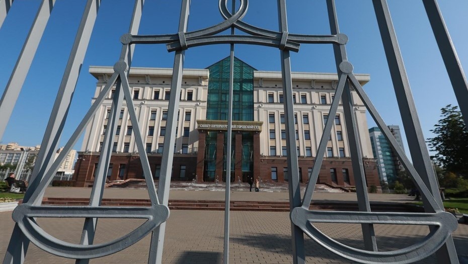    Петербургский горсуд рассмотрит два иска Минюста о запрете ЛГБТ*-организаций Автор фото: Сергей Коньков