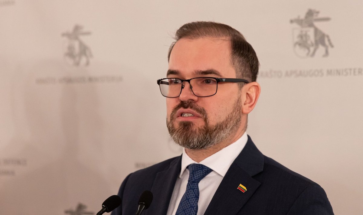 Робертас Каунас (лит. Robertas Kaunas; род. 7 января 1985, Каунас) — литовский политический и государственный деятель, депутат Сейма (с 2024). Министр национальной обороны Литовской Республики с 11 ноября 2025 года.