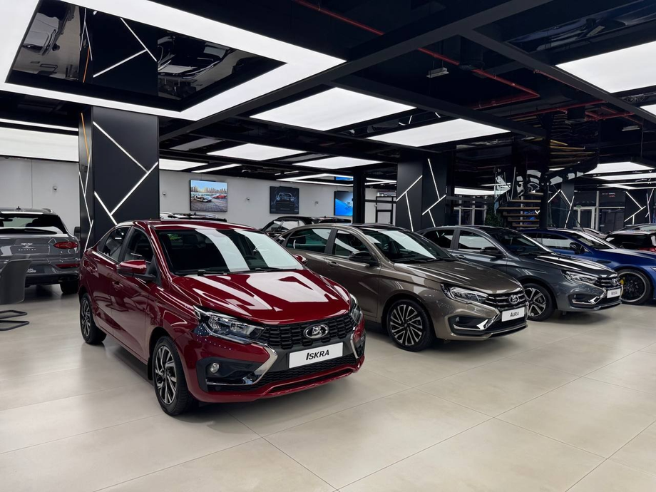 Lada Iskra в арабском автосалоне