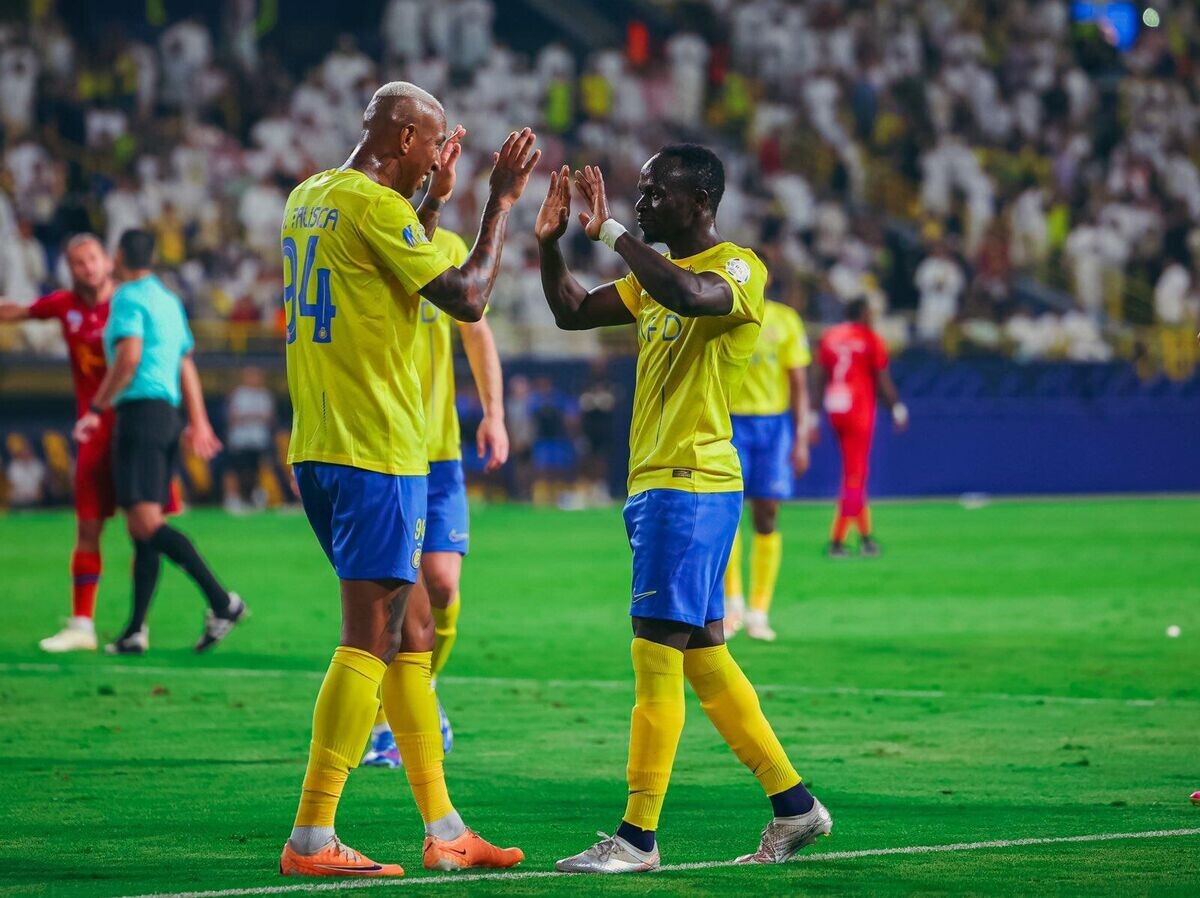    Футболисты "Аль-Насра" Талиска (слева) и Садио Мане | © Фото : Пресс-служба клуба "Аль-Наср"