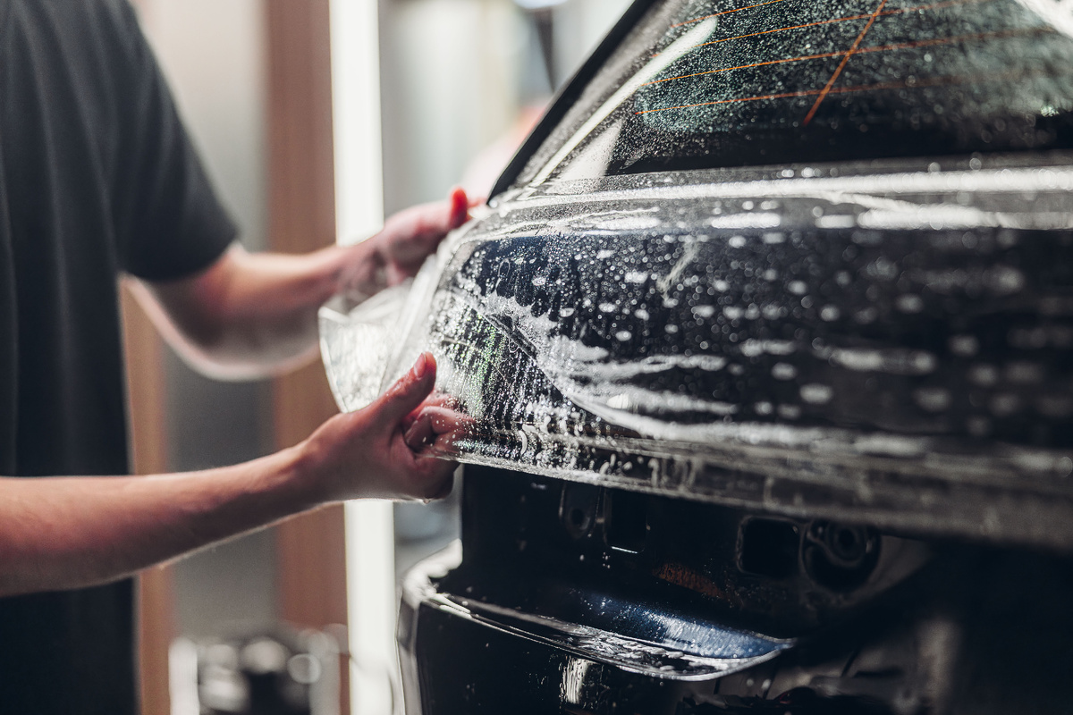 оклейка автомобиля антигравийной пленкой PPF процесс монтажа