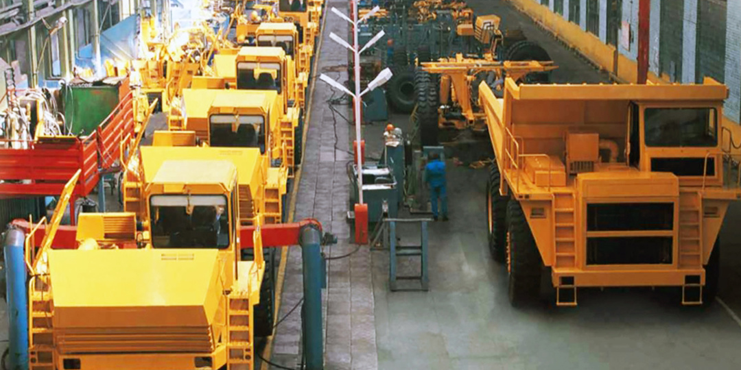 Что стало с заводом "БелАЗ", где выпускали карьерные самосвалы: узнал и рассказываю