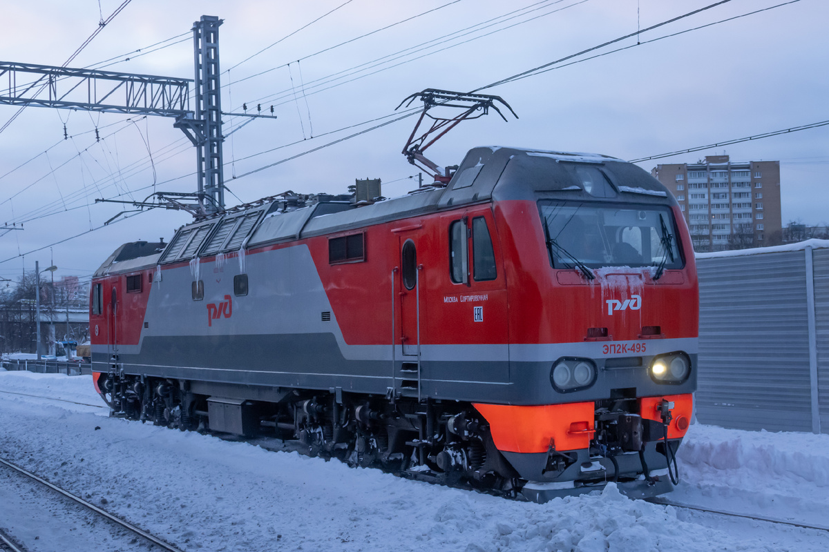 Электровоз ЭП2К-495 на тупиковом пути станции Кусково