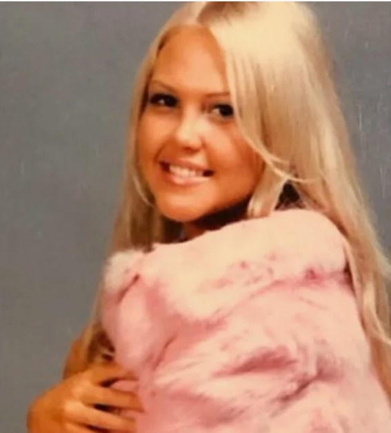    Мария Погребняк в детстве под чутким руководством мамы и бабушки.