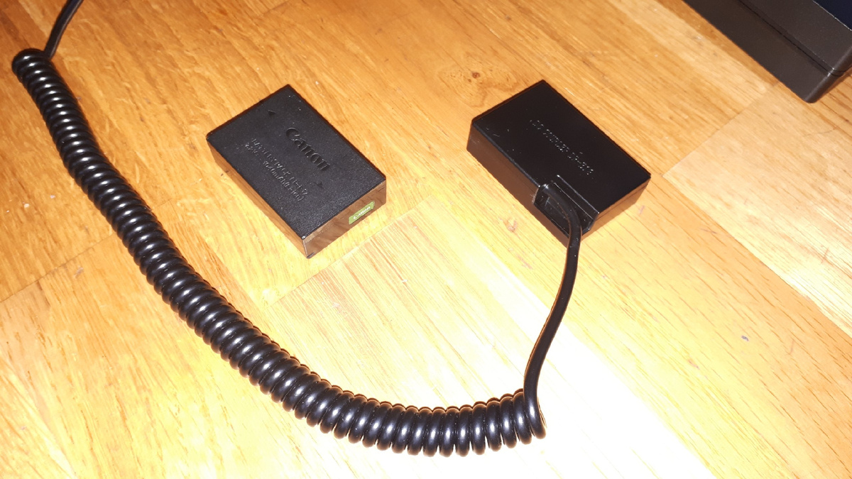 Обманка в сравнении с оригинальной батареей камеры