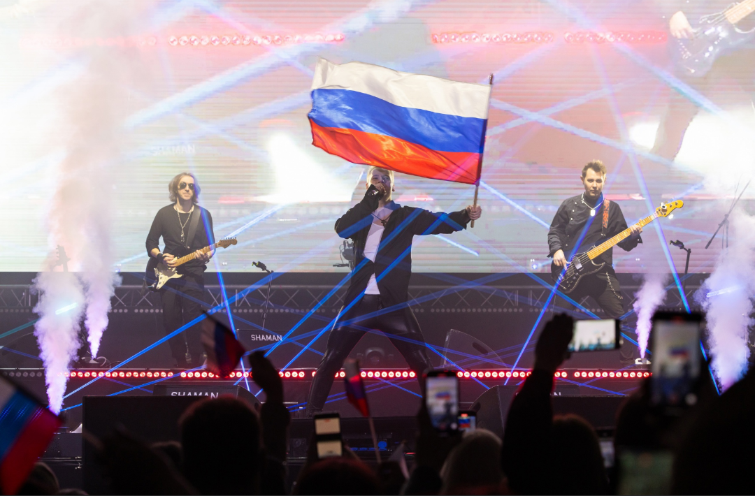 Супруг главы лиги безопасного интернета занимается своим обычным делом 