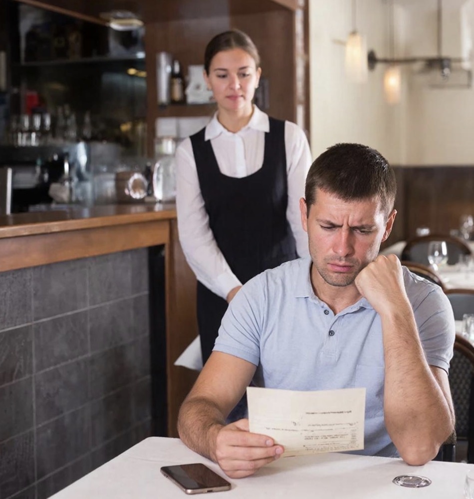 это не та официанка и не я, помощь от ИИ