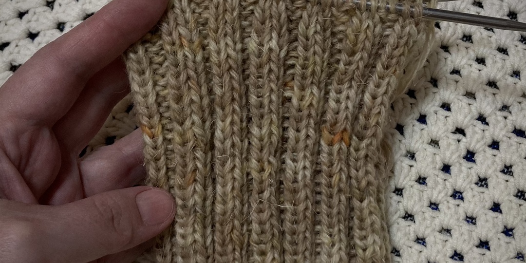 Брак пряжи или так задумывалось? Теплые мужские носки.