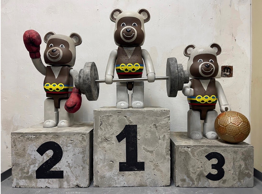 Тимофеев Дэвид: Три мишки на бетонном пьедестале — как тогда в 1980. 2025