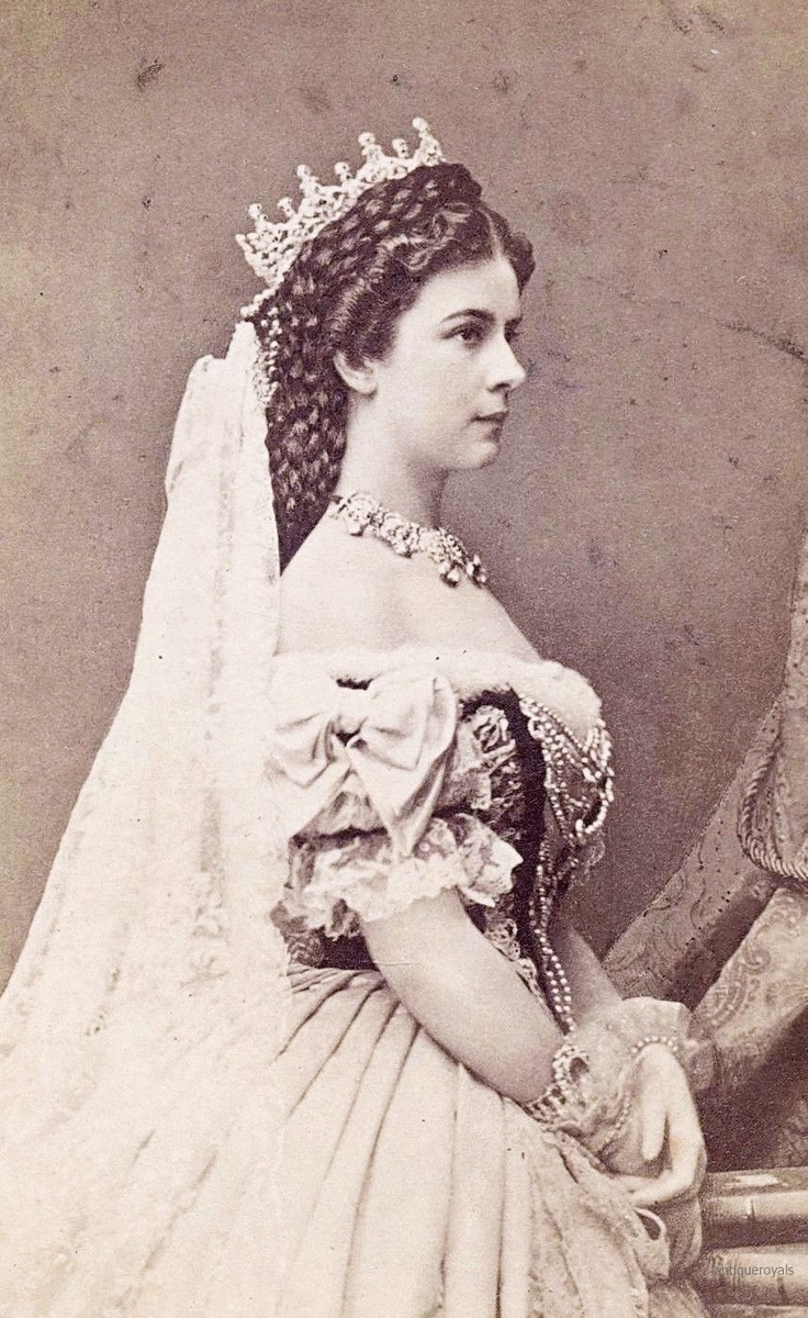 Старшая сестра Карла Теодора: императрица Елизавета Баварская (или Сисси)