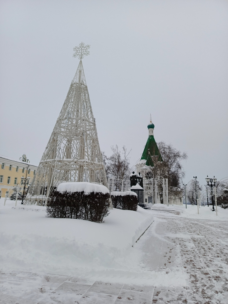 Фото 2 - вид на Михайло-Архангельский собор Нижегородского Кремля.