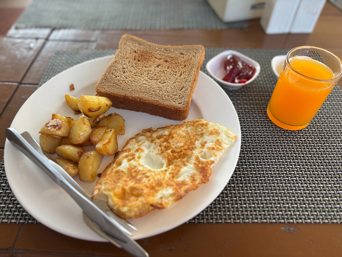 Завтрак в Hotel Pipal Tree.
