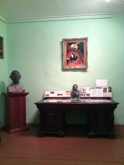 Абрам Петрович дослужился до звания генерал-аншефа. Более того он знал несколько языков, участвовал в возведении Петропавловской крепости и Кронштадта. Именно благодаря Ганнибалу приобрела популярность главный овощ нашего нынешнего стола -картошка, он начал её выращивать здесь в Суйде. 