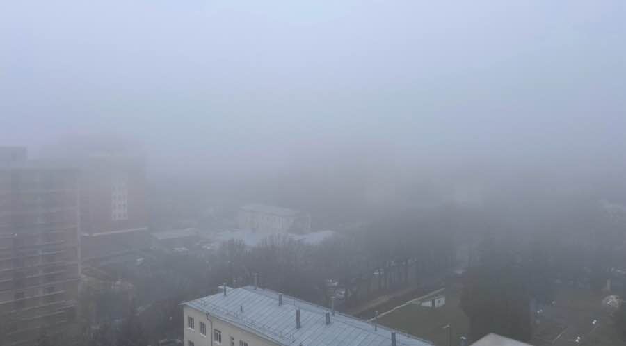 Когда думают, что в Ессентуках скучно… а город просто скрывает свои секреты за пеленой тумана