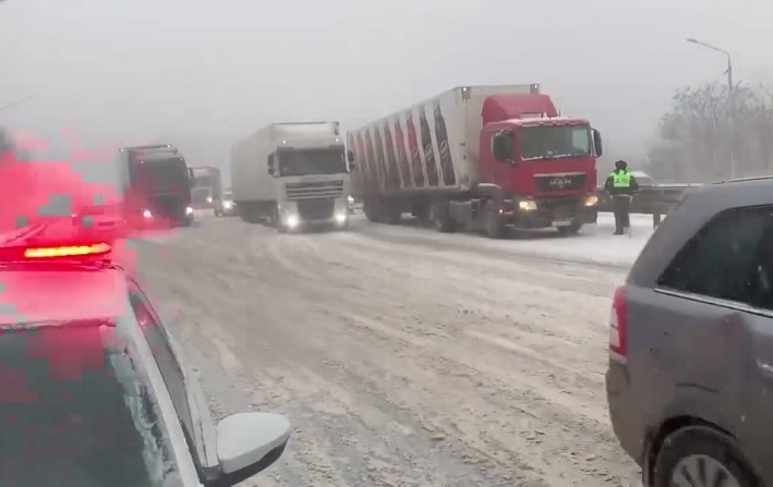    На фото стоп-кадр видеоматериала Госавтоинспекции РО Редактор