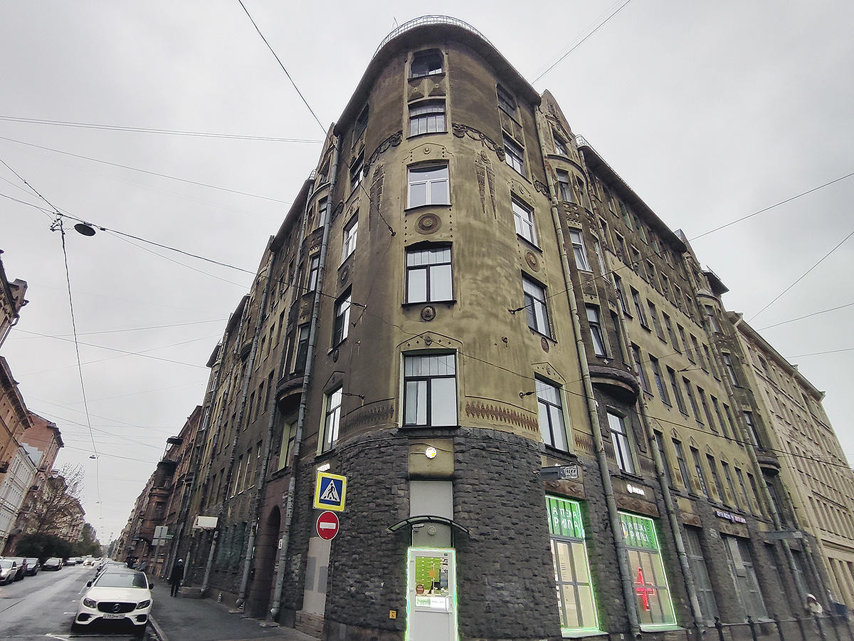 Вид дома В. В. Васильевой с угла Подольской улицы и Загородного пр.; фото ТриП