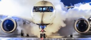 Пассажира Airbus подвергли противообледенительной обработке