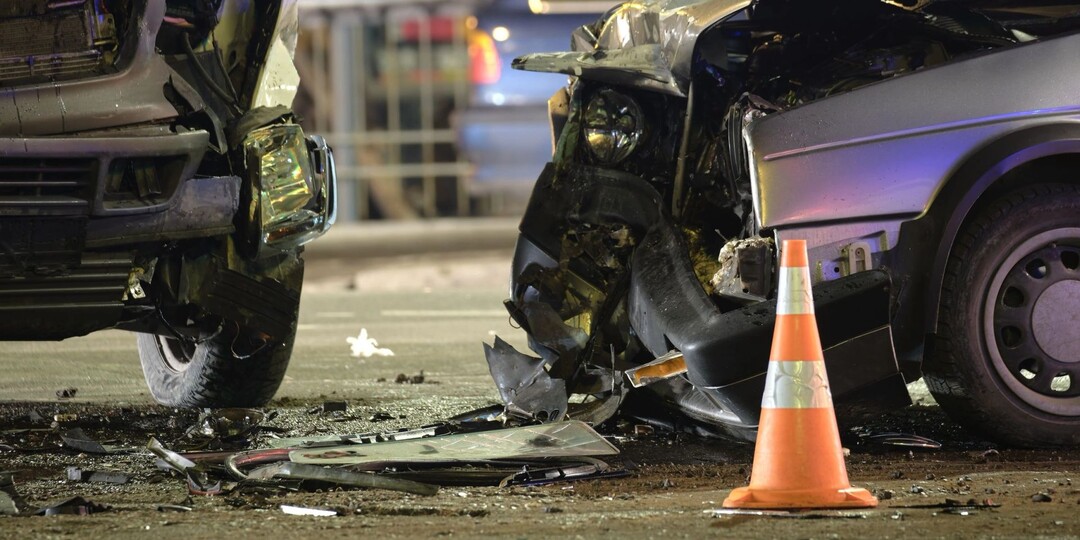 Вечером под Ноябрьском грузовик и внедорожник устроили жесткое ДТП