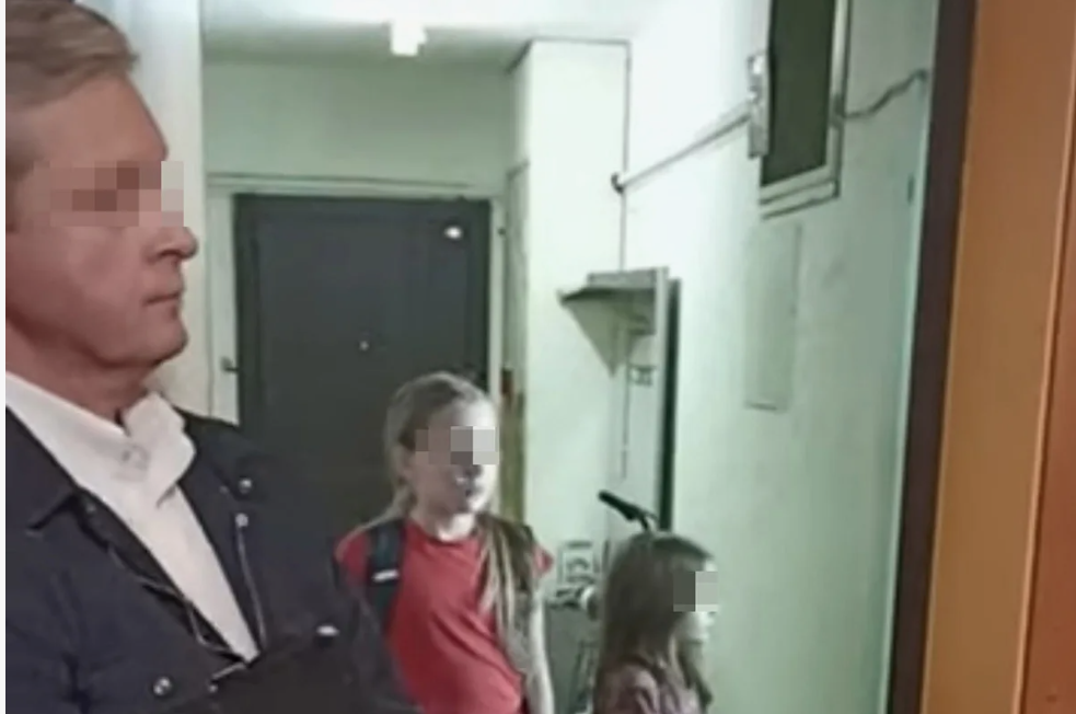 фото выселение Тепляковых Скуратовыми источник МК