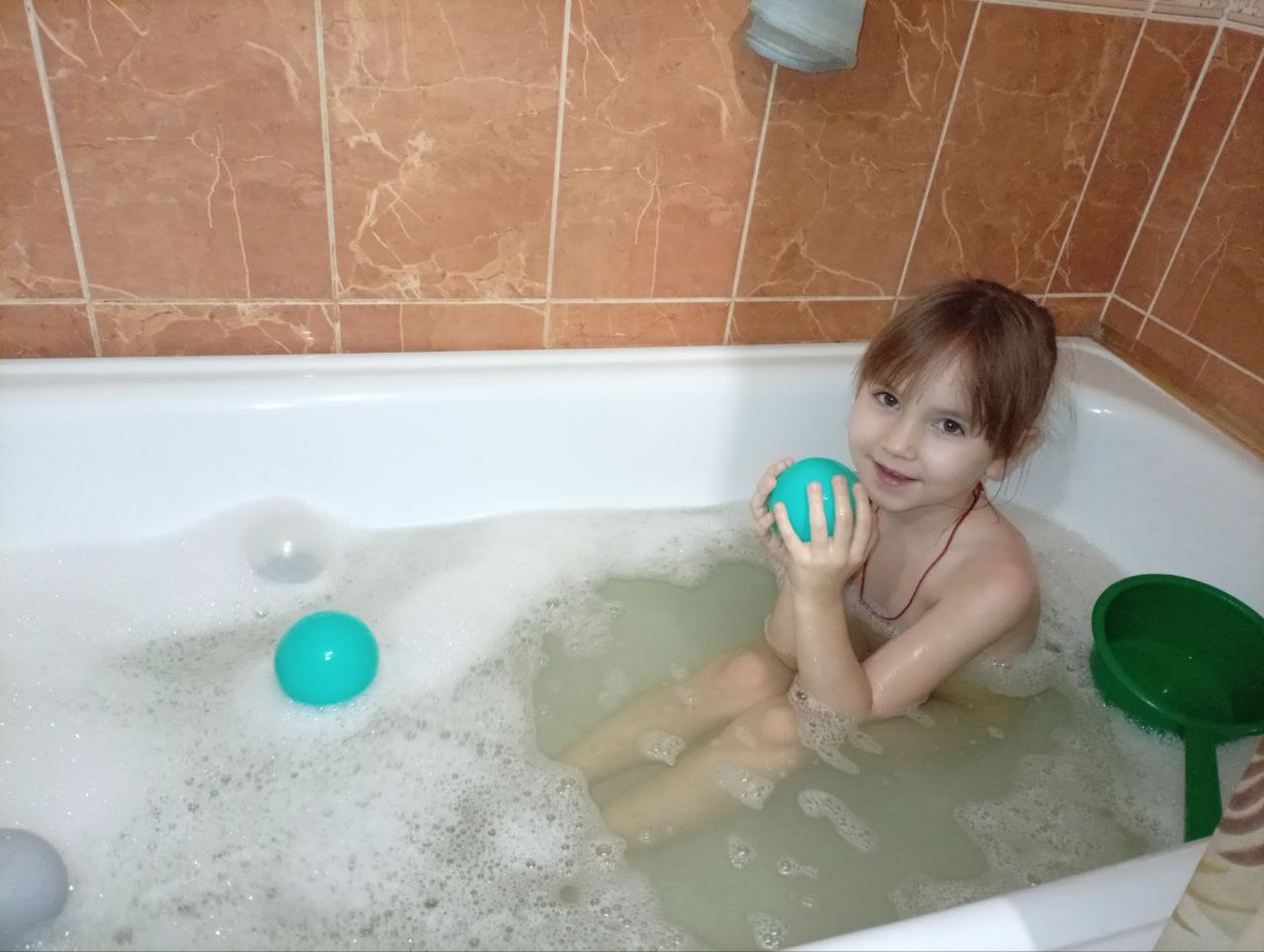 Сначала ее хорошенько выкупали