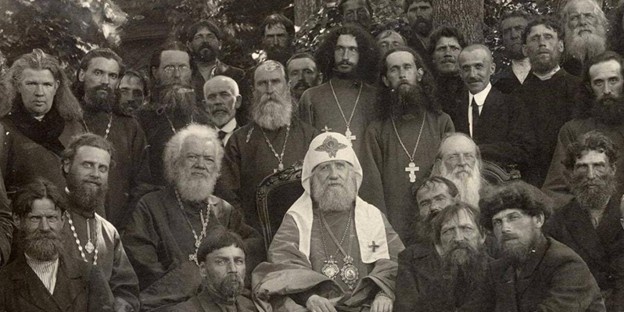 Патриарх Тихон (Беллавин) со священством. Фото из открытого доступа