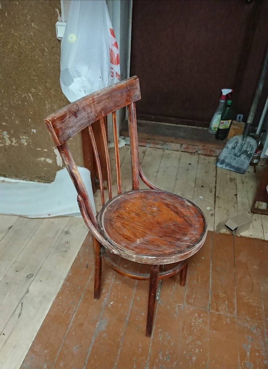 Старые стулья 