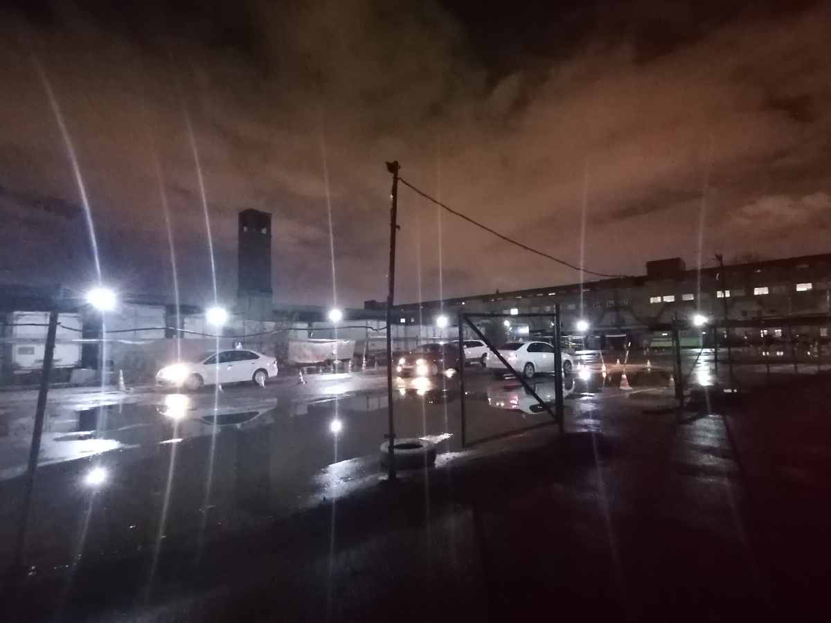 Главный вход на площадку. 