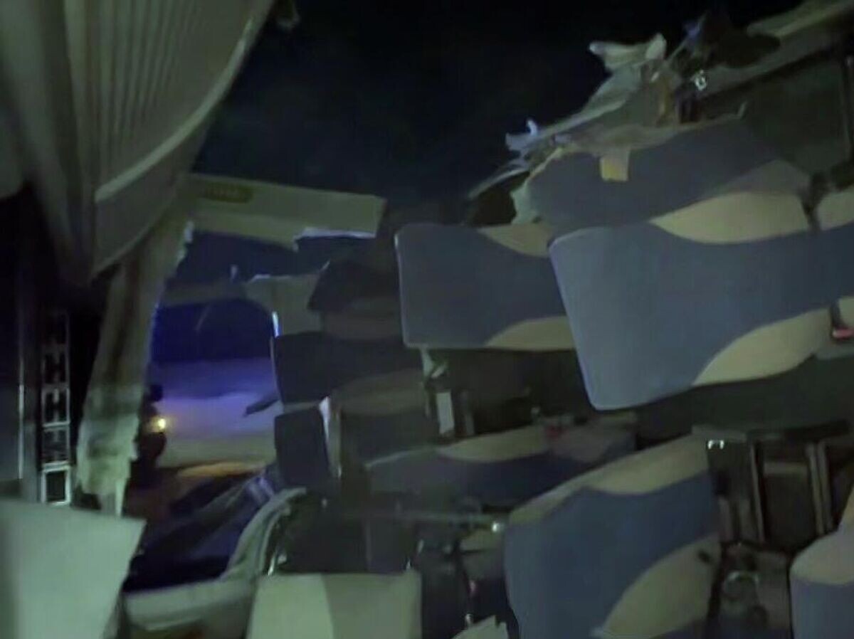    Последствия ДТП с участием автобуса ПАЗ и грузового автомобиля в Красноярском крае. Кадр видео | © Госавтоинспекция Красноярского края