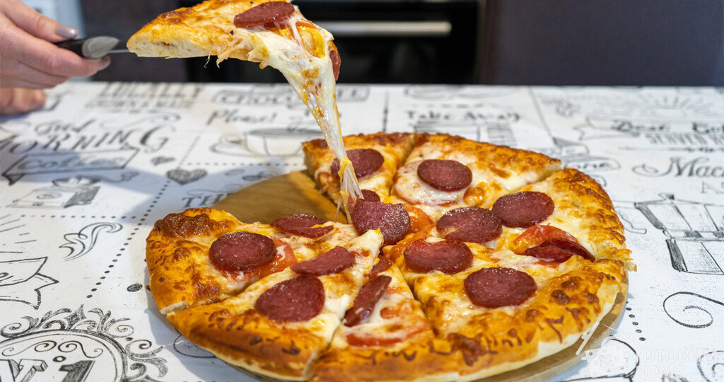 🍕 Домашняя пицца в духовке: 4 простых и очень вкусных рецепта