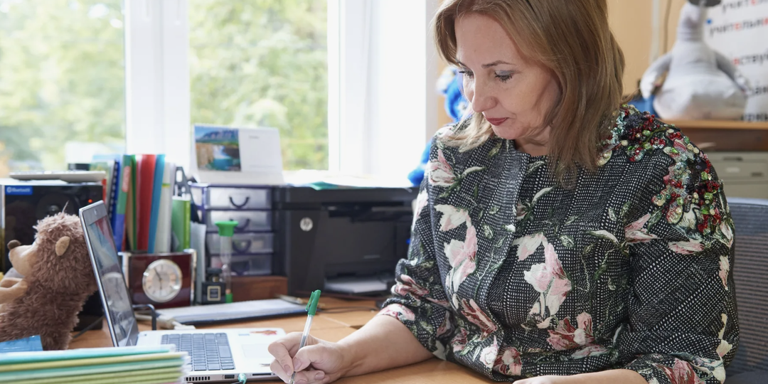 Почему учителя уходят возить пиццу? Показываю, какие зарплаты в школах и из чего они складываются