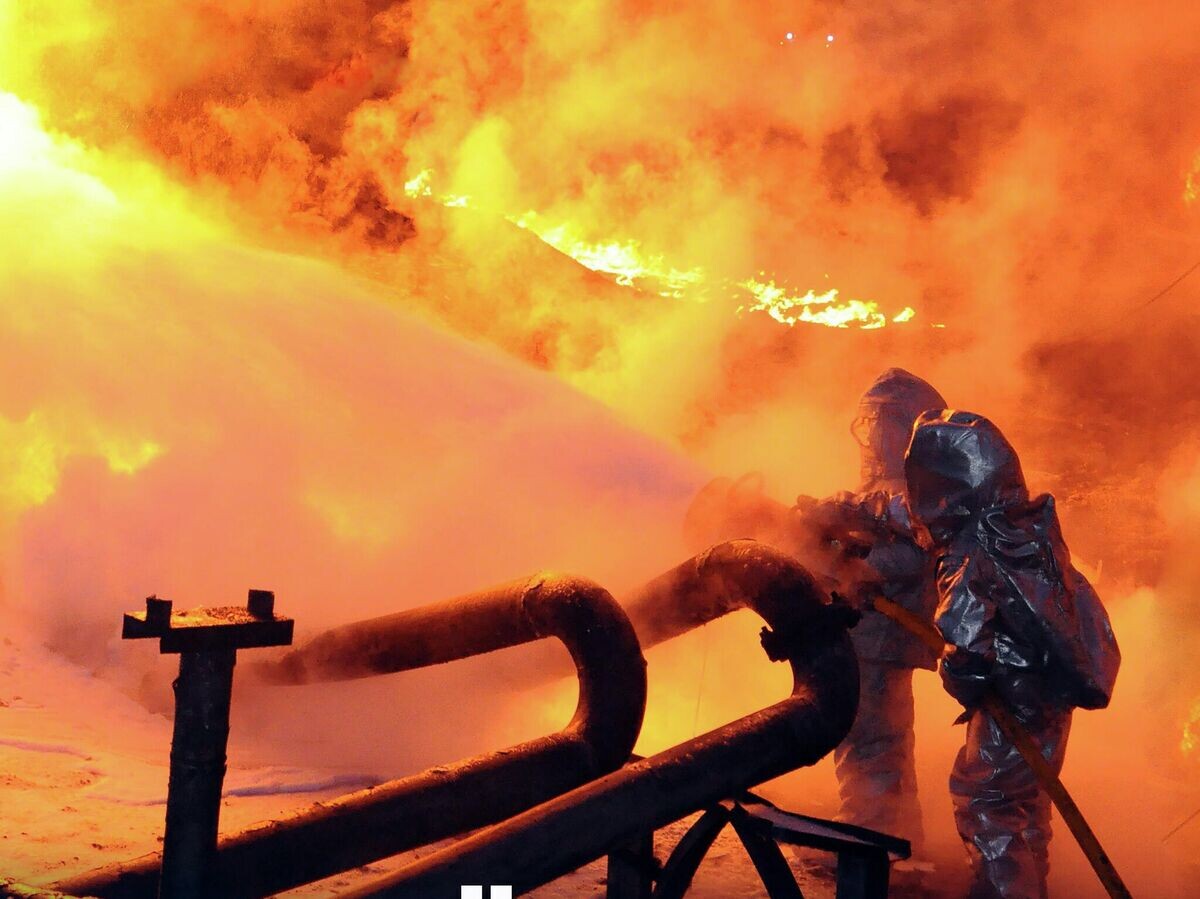    Украинские пожарные ликвидируют пожар в Кировоградской области | © Фото : ГСЧС Украины
