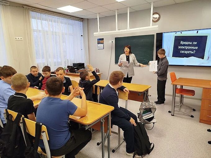 Дети слушают Шуйскую Ольгу Петровну