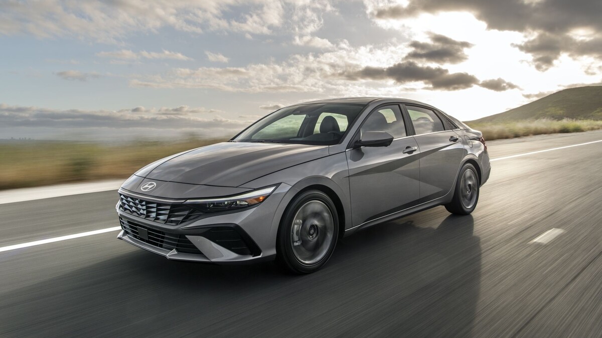 Hyundai Elantra 2021-2025