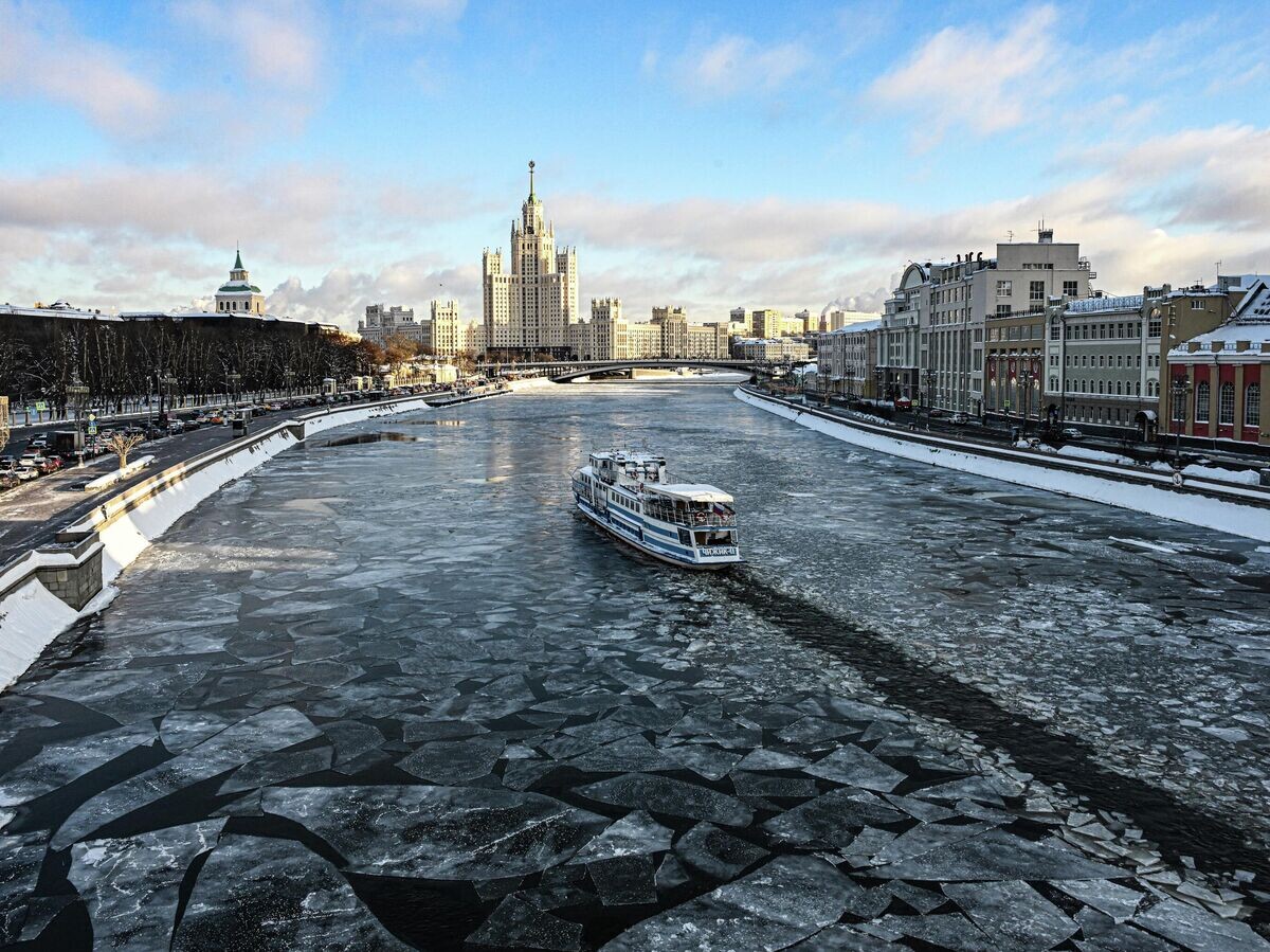    Прогулочный теплоход на Москве-реке | © РИА Новости / Екатерина Чеснокова
