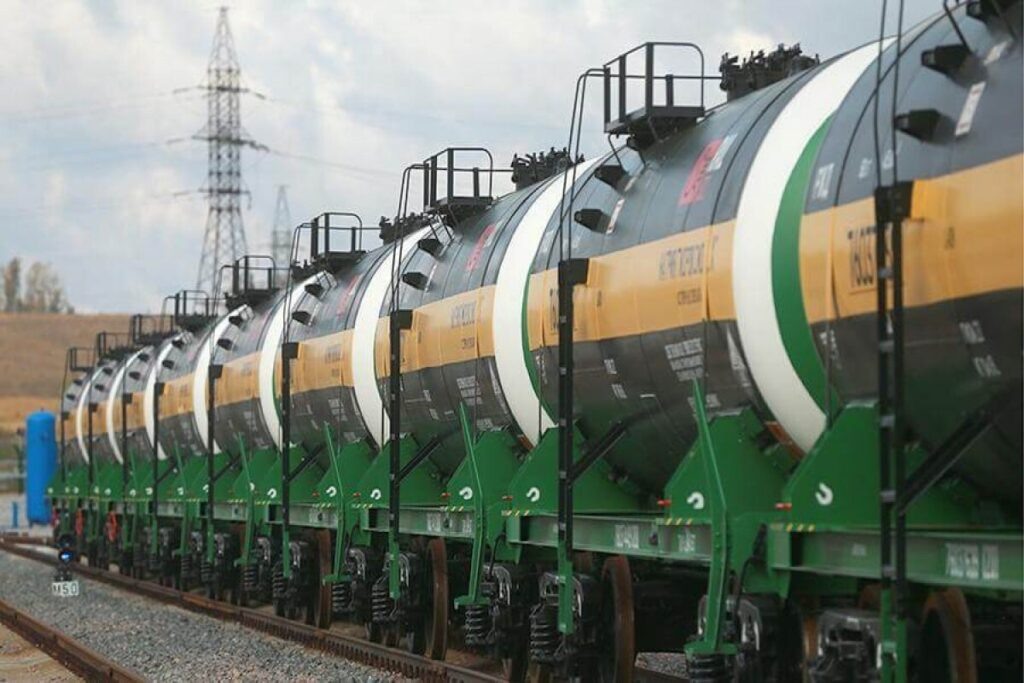      Можно, но не для всех: правительство отменило запрет на экспорт бензина для производителей нефтепродуктов
