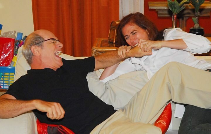 Одна из самых ярких сцен сериала. Смачный мордобой супругов. Марта мужа даже за руку укусила. Фото с интернета. 