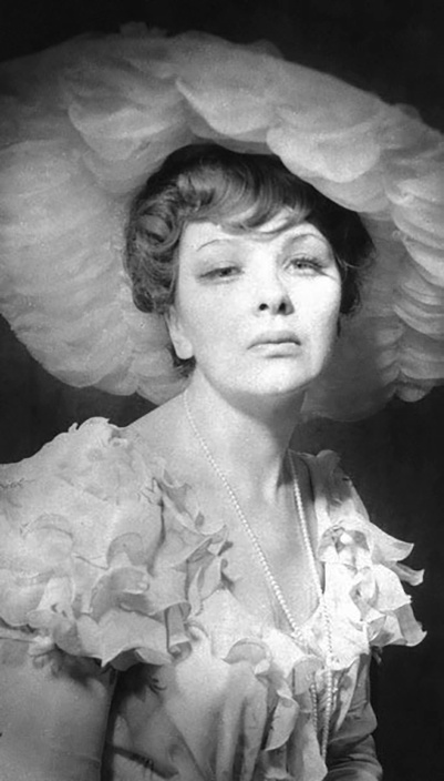 Тенякова в спектакле "Дачники" (БДТ им. Горького)