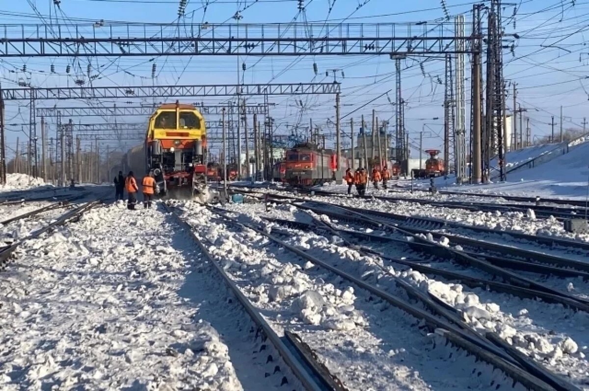    С железных дорог Кузбасса за месяц вывезли более 800 тысяч кубов снега