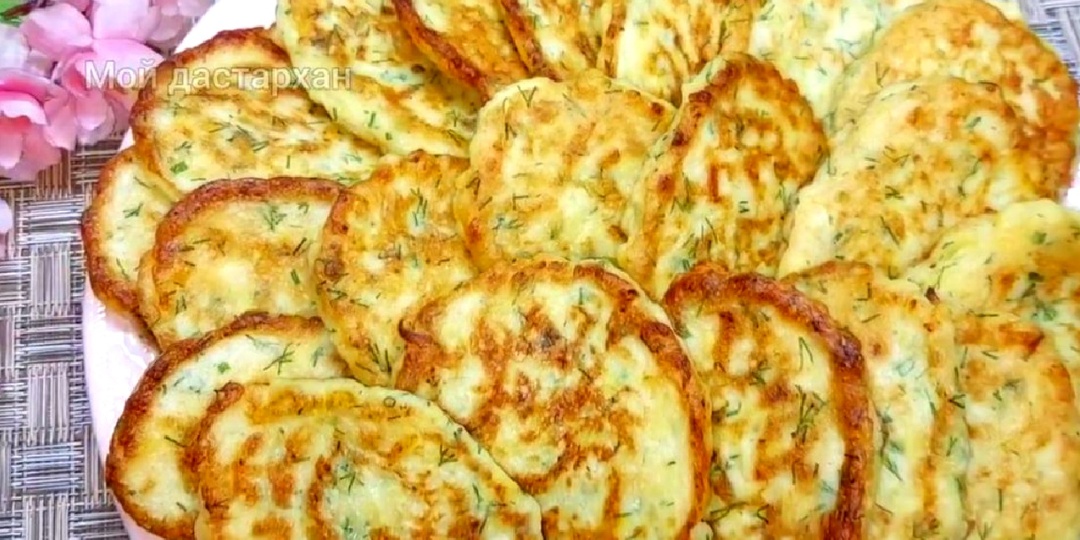 Когда остается вареный картофель готовлю быстро к завтраку вкусные оладушки. Съедаются с удовольствием. Делюсь рецептом.