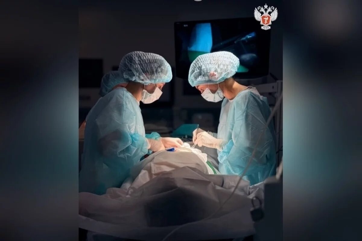    Оренбургские врачи удалили гигантскую опухоль яичника у 16-летней девушки.