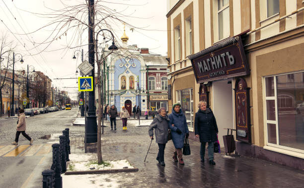Обратите внимание: все вывески в центре выполнены дореволюцмионной орфографией! Фото из библиотеки iStock.