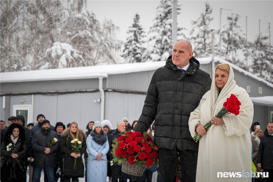 Наталья Ярыгина — первый вице-президент Федерации спортивной борьбы России, президент Фонда Ивана Ярыгина и Александр Карелин — сенатор РФ, федеральный координатор партийного проекта «Выбор сильных», Герой России, трехкратный Олимпийский чемпион
