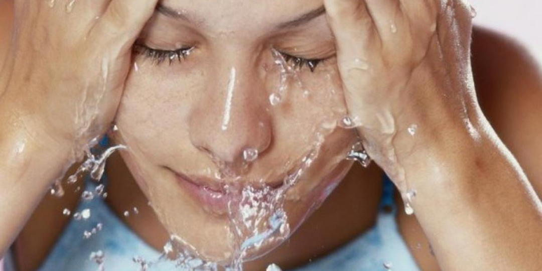 Когда умываете лицо - скажите слова. На все больше и больше денег.