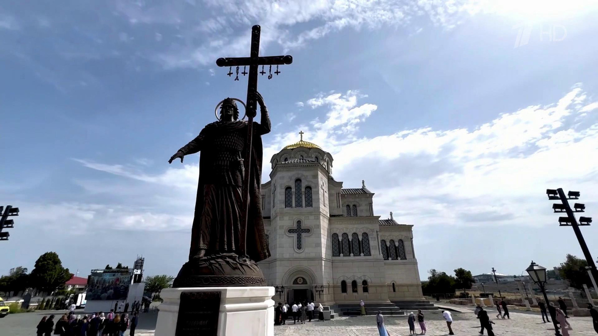 Херсонес — место, где в 988 году князь принял христианство.