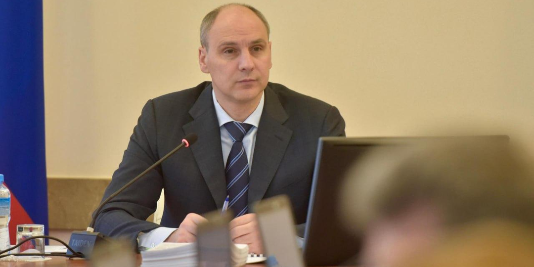 Денис Паслер поручил оказать помощь семье погибшего в авиакатастрофе свердловского курсанта