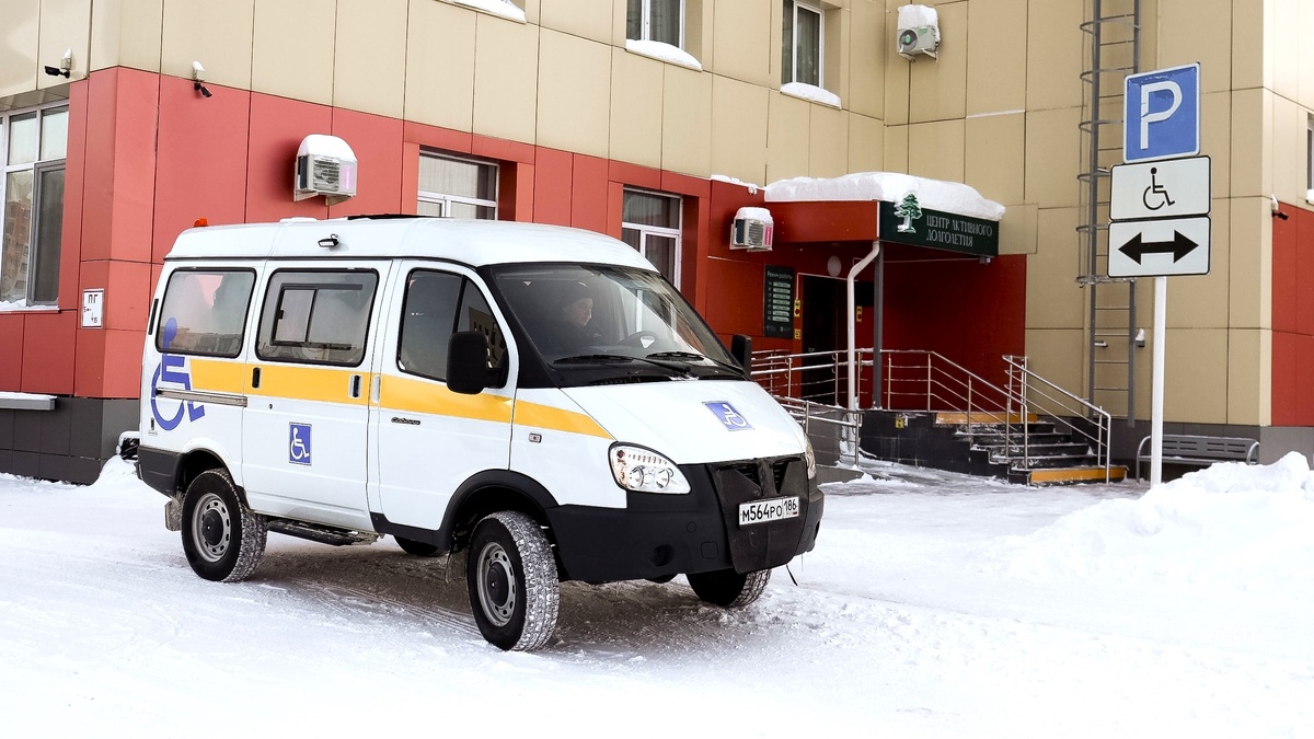    В Ханты-Мансийском комплексном центре новый автобус