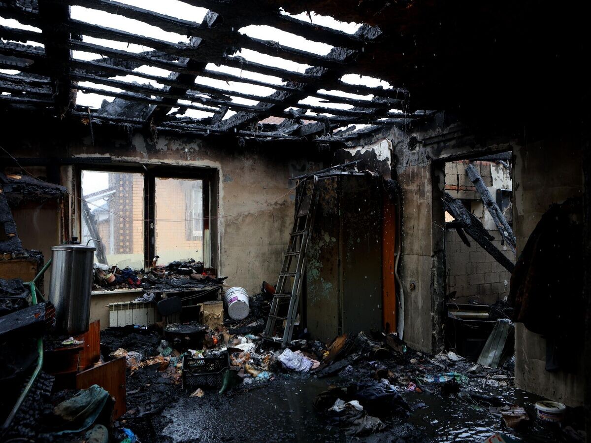    Внутренние помещения жилого дома, частично разрушенного в результате обстрела ВСУ поселка Разумное в Белгородской области | © РИА Новости / Антон Вергун
