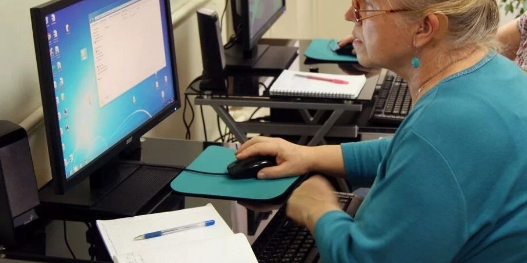 Ежегодные курсы компьютерной грамотности для старшего поколения «Бабушка и дедушка-онлайн» стартовали в Ангарске